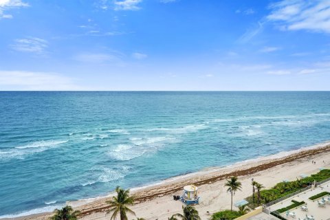 Condo à Hollywood, Floride, 2 chambres  № 2182558