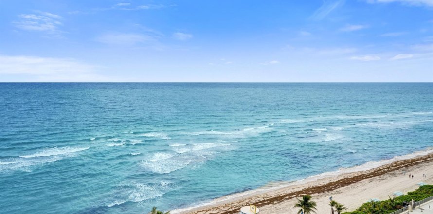 Condominio en Hollywood, Florida, 2 dormitorios № 2182558