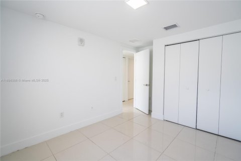 Appartement à louer à Miami Beach, Floride: 2 chambres, 68.47 m2 № 1950482 - photo 14