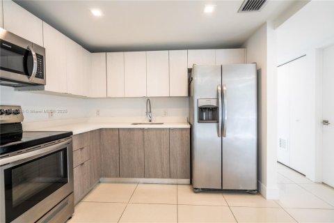 Appartement à louer à Miami Beach, Floride: 2 chambres, 68.47 m2 № 1950482 - photo 6