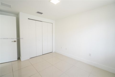 Appartement à louer à Miami Beach, Floride: 2 chambres, 68.47 m2 № 1950482 - photo 13
