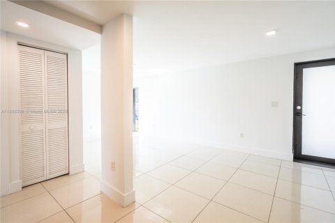 Appartement à louer à Miami Beach, Floride: 2 chambres, 68.47 m2 № 1950482 - photo 7
