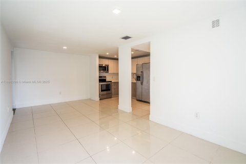 Appartement à louer à Miami Beach, Floride: 2 chambres, 68.47 m2 № 1950482 - photo 4