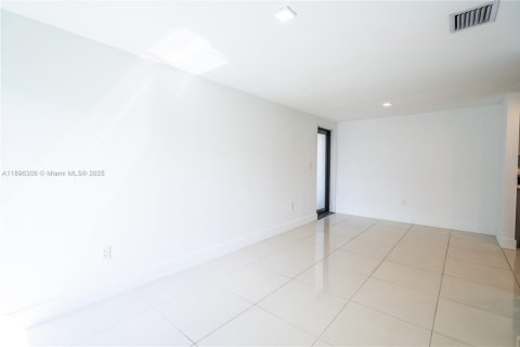 Appartement à louer à Miami Beach, Floride: 2 chambres, 68.47 m2 № 1950482 - photo 5