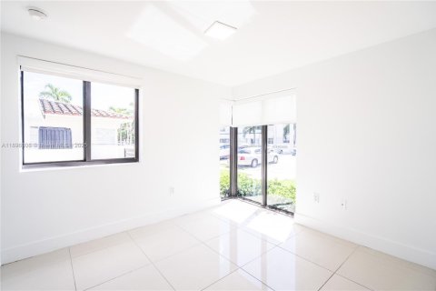 Appartement à louer à Miami Beach, Floride: 2 chambres, 68.47 m2 № 1950482 - photo 8