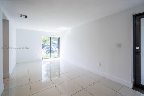 Appartement à louer à Miami Beach, Floride: 2 chambres, 68.47 m2 № 1950482 - photo 3