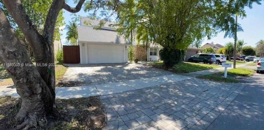 House in Homestead, Florida 4 bedrooms, 209.96 sq.m. № 1889962