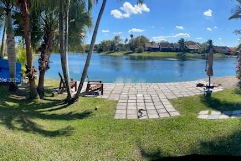 House in Homestead, Florida 4 bedrooms, 209.96 sq.m. № 1889962 - photo 4