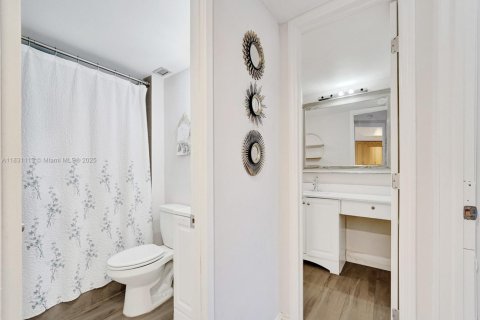 Купить кондоминиум в Майами, Флорида 1 спальня, 79.99м2, № 1809182 - фото 17