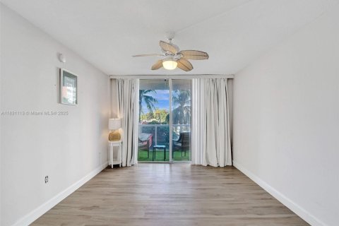 Купить кондоминиум в Майами, Флорида 1 спальня, 79.99м2, № 1809182 - фото 18