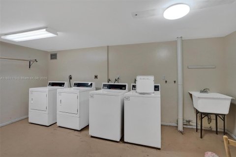 Купить кондоминиум в Майами, Флорида 1 спальня, 79.99м2, № 1809182 - фото 26