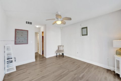 Купить кондоминиум в Майами, Флорида 1 спальня, 79.99м2, № 1809182 - фото 19
