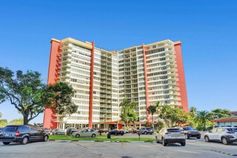 Купить кондоминиум в Майами, Флорида 1 спальня, 79.99м2, № 1809182 - фото 1