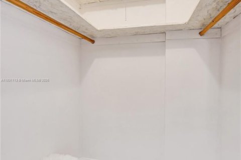 Купить кондоминиум в Майами, Флорида 1 спальня, 79.99м2, № 1809182 - фото 23