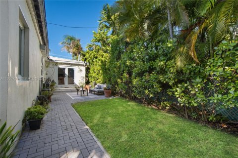 House in Miami Beach, Florida 3 bedrooms, 186.83 sq.m. № 2017698 - photo 16