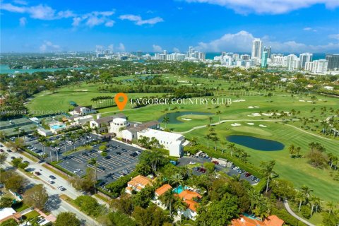 House in Miami Beach, Florida 3 bedrooms, 186.83 sq.m. № 2017698 - photo 25