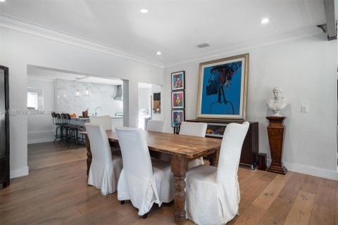 House in Miami Beach, Florida 3 bedrooms, 186.83 sq.m. № 2017698 - photo 9