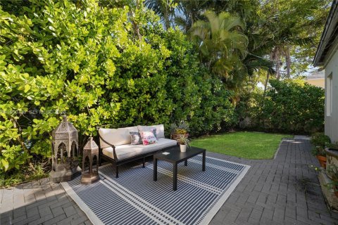 House in Miami Beach, Florida 3 bedrooms, 186.83 sq.m. № 2017698 - photo 15