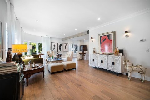 House in Miami Beach, Florida 3 bedrooms, 186.83 sq.m. № 2017698 - photo 5