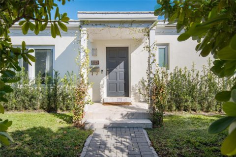 House in Miami Beach, Florida 3 bedrooms, 186.83 sq.m. № 2017698 - photo 23