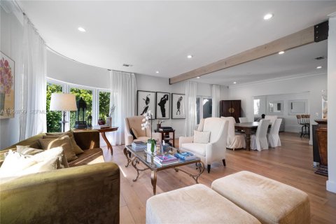 House in Miami Beach, Florida 3 bedrooms, 186.83 sq.m. № 2017698 - photo 8