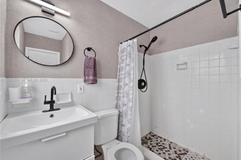 Villa ou maison à vendre à Fort Lauderdale, Floride: 2 chambres, 80.27 m2 № 2406205 - photo 18