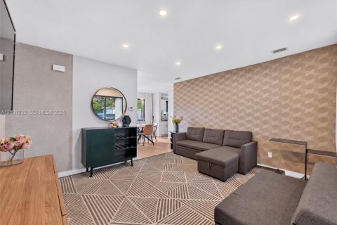 Villa ou maison à vendre à Fort Lauderdale, Floride: 2 chambres, 80.27 m2 № 2406205 - photo 12
