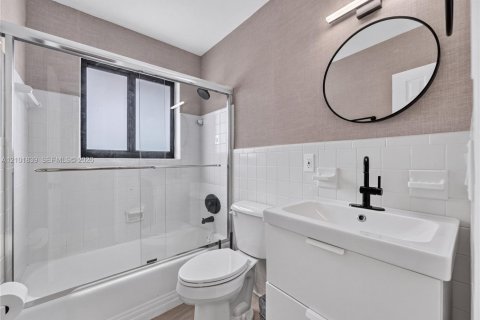 Villa ou maison à vendre à Fort Lauderdale, Floride: 2 chambres, 80.27 m2 № 2406205 - photo 15