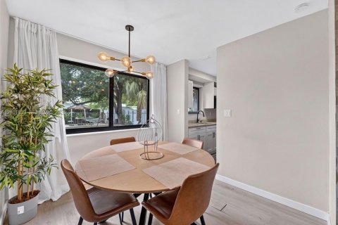Villa ou maison à vendre à Fort Lauderdale, Floride: 2 chambres, 80.27 m2 № 2406205 - photo 9