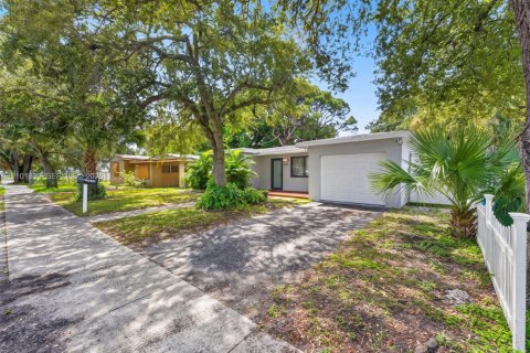 Villa ou maison à vendre à Fort Lauderdale, Floride: 2 chambres, 80.27 m2 № 2406205 - photo 3