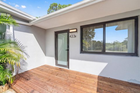 Villa ou maison à vendre à Fort Lauderdale, Floride: 2 chambres, 80.27 m2 № 2406205 - photo 4