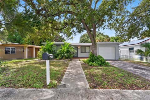 Villa ou maison à vendre à Fort Lauderdale, Floride: 2 chambres, 80.27 m2 № 2406205 - photo 2