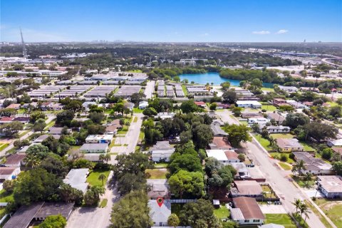 Villa ou maison à vendre à Fort Lauderdale, Floride: 2 chambres, 80.27 m2 № 2406205 - photo 24
