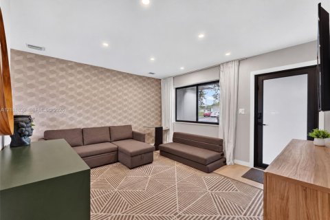 Villa ou maison à vendre à Fort Lauderdale, Floride: 2 chambres, 80.27 m2 № 2406205 - photo 11