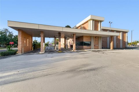 Propiedad comercial en venta en Zephyrhills, Florida, 2065.31 m2 № 2144148 - foto 3