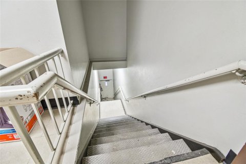Propiedad comercial en venta en Zephyrhills, Florida, 2065.31 m2 № 2144148 - foto 21