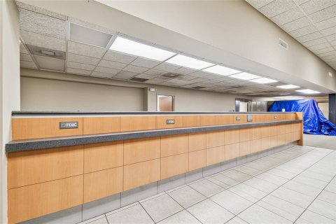 Propiedad comercial en venta en Zephyrhills, Florida, 2065.31 m2 № 2144148 - foto 16