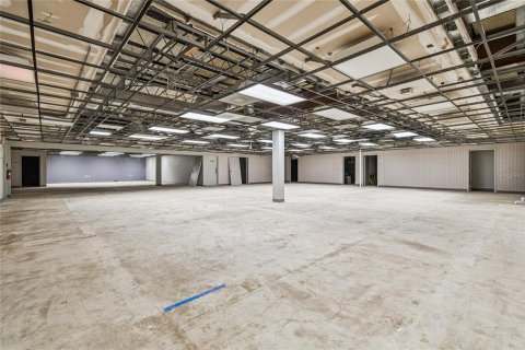 Propiedad comercial en venta en Zephyrhills, Florida, 2065.31 m2 № 2144148 - foto 26