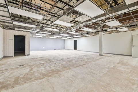 Propiedad comercial en venta en Zephyrhills, Florida, 2065.31 m2 № 2144148 - foto 28
