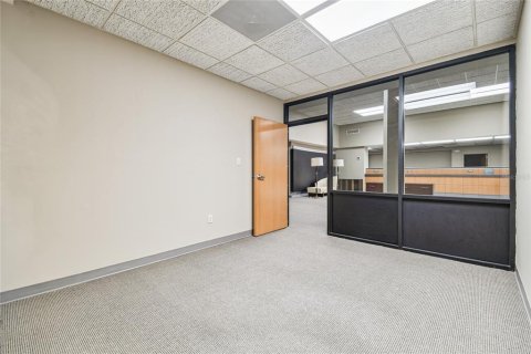 Propiedad comercial en venta en Zephyrhills, Florida, 2065.31 m2 № 2144148 - foto 8