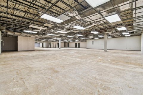 Propiedad comercial en venta en Zephyrhills, Florida, 2065.31 m2 № 2144148 - foto 25