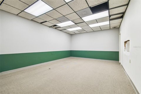 Propiedad comercial en venta en Zephyrhills, Florida, 2065.31 m2 № 2144148 - foto 12