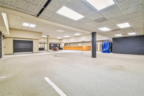 Propiedad comercial en venta en Zephyrhills, Florida, 2065.31 m2 № 2144148 - foto 7