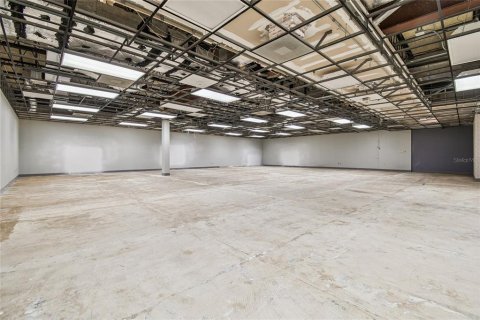 Propiedad comercial en venta en Zephyrhills, Florida, 2065.31 m2 № 2144148 - foto 24