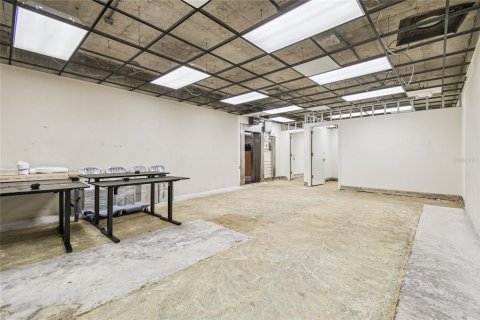 Propiedad comercial en venta en Zephyrhills, Florida, 2065.31 m2 № 2144148 - foto 18