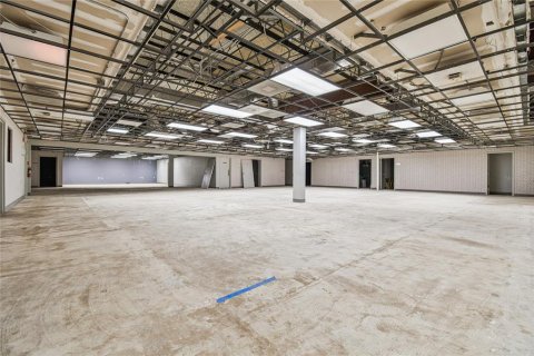 Propiedad comercial en venta en Zephyrhills, Florida, 2065.31 m2 № 2144148 - foto 23