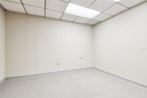 Propiedad comercial en venta en Zephyrhills, Florida, 2065.31 m2 № 2144148 - foto 11