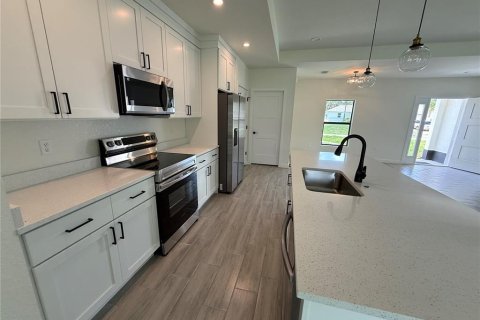 Villa ou maison à louer à North Port, Floride: 3 chambres, 158.49 m2 № 2096904 - photo 6