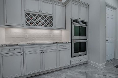 Купить виллу или дом в Те-Виллиджис, Флорида 7 комнат, 291.99м2, № 1902975 - фото 30