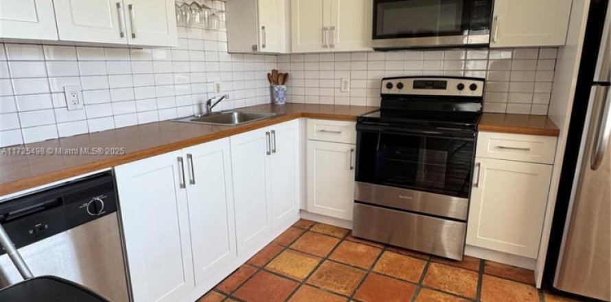 Condominio en Miami Beach, Florida, 2 dormitorios № 1859861